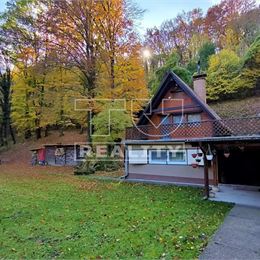 Únik do prírody: jedinečná CHATA pod hradom Červený Kameň čaká na Vás! Píla, 312 m2