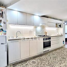 Únik do prírody: jedinečná CHATA pod hradom Červený Kameň čaká na Vás! Píla, 312 m2