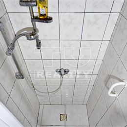Únik do prírody: jedinečná CHATA pod hradom Červený Kameň čaká na Vás! Píla, 312 m2