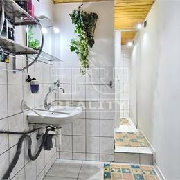 Únik do prírody: jedinečná CHATA pod hradom Červený Kameň čaká na Vás! Píla, 312 m2