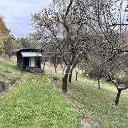 ROZĽAHLÝ STAVEBNÝ POZEMOK, 1362m2, HORNÁ SÚČA
