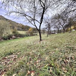 ROZĽAHLÝ STAVEBNÝ POZEMOK, 1362m2, HORNÁ SÚČA