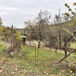ROZĽAHLÝ STAVEBNÝ POZEMOK, 1362m2, HORNÁ SÚČA