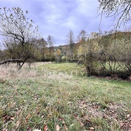 ROZĽAHLÝ STAVEBNÝ POZEMOK, 1362m2, HORNÁ SÚČA