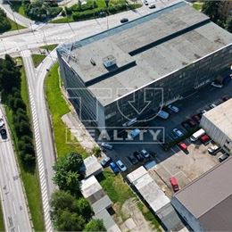 Na predaj podnikateľský priestor v centre mesta Žilina o výmere 74m2, s pozemkom o výmere 590m2(16