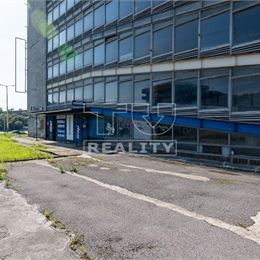 Na predaj podnikateľský priestor v centre mesta Žilina o výmere 74m2, s pozemkom o výmere 590m2(16