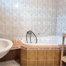 Pokojné bývanie v blízkosti Malých Karpát: 5 izbový rodinným dom s bohatým príslušenstvom, Častá, 522 m2
