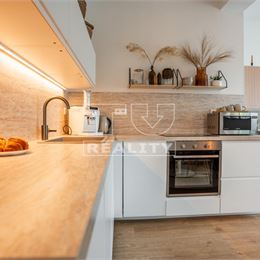 NOVÁ CENA Exkluzívne iba v TU Reality na predaj 2 izbový apartmán vo Vile Erdődy, Oravská Lesná
