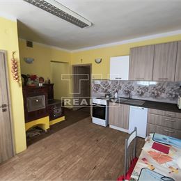 Rodinný dom, 2-podlažný, Veľký Šariš - Kanaš, pozemok 611 m2 + 396 m2