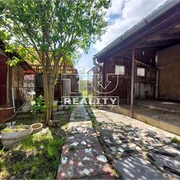 Predám 3 izb.RD 100 m2, na pozemku 810 m2, v Kajali