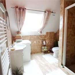 Na predaj dvojgeneračný rodinný dom po rekonštrukcií v podtatranskej obci Veľký Slavkov