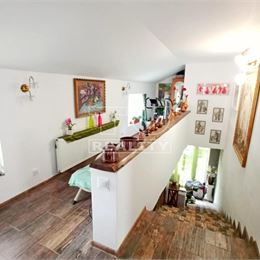 Na predaj dvojgeneračný rodinný dom po rekonštrukcií v podtatranskej obci Veľký Slavkov