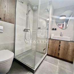 Krásny 2-izbový byt s balkónom v novostavbe Skypark, č.4 v Starom meste, 52,8 m2