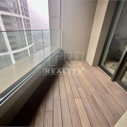 Krásny 2-izbový byt s balkónom v novostavbe Skypark, č.4 v Starom meste, 52,8 m2