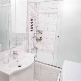 Veľký 2-izbový byt s balkónom na ul. S.H. Vajanského, Nové Zámky – 62,81m2