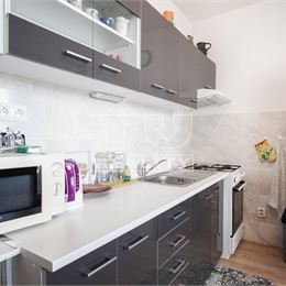 Veľký 2-izbový byt s balkónom na ul. S.H. Vajanského, Nové Zámky – 62,81m2