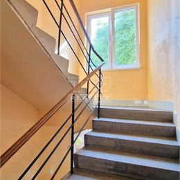 Zníženie !!!Na PREDAJ INVESTIČNÝ BYTOVÝ DOM /600 m2, štyri byty/ v centre mesta Lučenec.