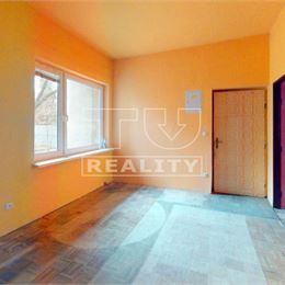 Zníženie !!!Na PREDAJ INVESTIČNÝ BYTOVÝ DOM /600 m2, štyri byty/ v centre mesta Lučenec.