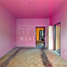 Zníženie !!!Na PREDAJ INVESTIČNÝ BYTOVÝ DOM /600 m2, štyri byty/ v centre mesta Lučenec.