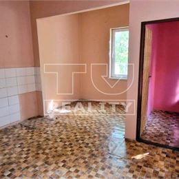 Zníženie !!!Na PREDAJ INVESTIČNÝ BYTOVÝ DOM /600 m2, štyri byty/ v centre mesta Lučenec.