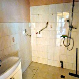 Zníženie !!!Na PREDAJ INVESTIČNÝ BYTOVÝ DOM /600 m2, štyri byty/ v centre mesta Lučenec.