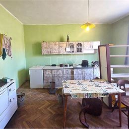 Na predaj 3 izbový rodinný dom v pôvodnom stave s krásnym veľkorysým pozemkom 3100 m2 Horné Obdokovce