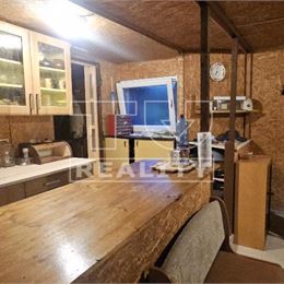 Štýlová Chatka / Prievidza, / pozemok 194 m2