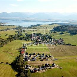 STAVEBNÝ POZEMOK UMIESTNENÝ UPROSTRED NÁDHERNEJ OKOLITEJ PRÍRODY NA LIPTOVE