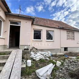 Znížená cena. Rodinný dom v obci Drážovce pri Nitre