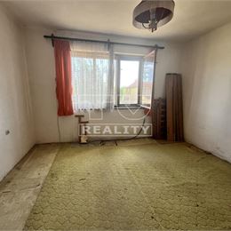 Na predaj rodinný dom v veľkým pozemkom v Beladiciach, 1991 m2