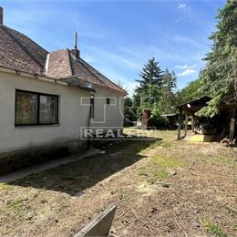 Na predaj rodinný dom v veľkým pozemkom v Beladiciach, 1991 m2