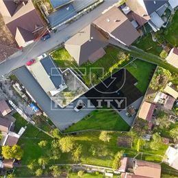 EXKLUZÍVNE, STAVEBNÝ POZEMOK, VARÍN 866m2