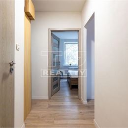 Na predaj pekný, kompletne prerobený 3-izbový byt Hliny 8 o výmere 69m2 s 2 balkónmi