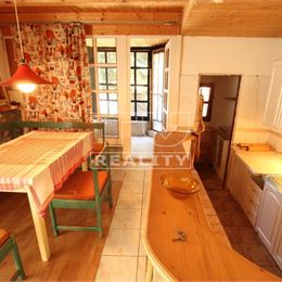 NA PREDAJ VEĽMI ZAUJÍMAVÝ VIDIECKY DOMČEK NA LIPTOVE - V PODTATRANSKEJ OBCI PRIBYLINA