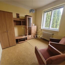 NA PREDAJ 5-IZBOVÝ RODINNÝ DOM S TERASOU NA STRECHE, 423m2, ČASTKOVCE