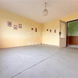 NA PREDAJ 5-IZBOVÝ RODINNÝ DOM S TERASOU NA STRECHE, 423m2, ČASTKOVCE
