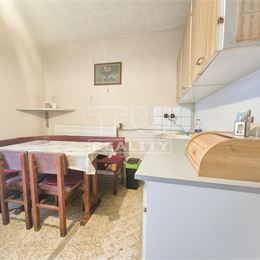 Na predaj rodinný dom v obci Obyce, pozemok 1127 m2