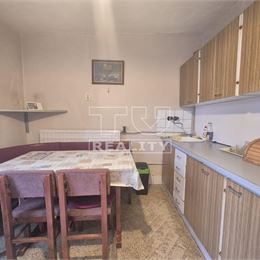 Na predaj rodinný dom v obci Obyce, pozemok 1127 m2