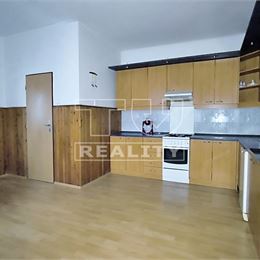 Rodinný dom s veľkým potenciálom s 5 izbami a veľkou záhradou, PEZINOK, 1.258 m2