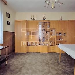 Rodinný dom s veľkým potenciálom s 5 izbami a veľkou záhradou, PEZINOK, 1.258 m2