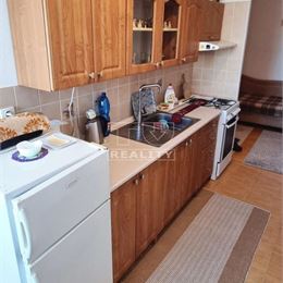 Zrekonštruovaný veľmi príjemný 2.izb.byt s loggiou-67 m2,v centre mesta