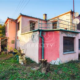 4-izbový rodinný dom s garážou a terasou v lesoch pri Komoči, 1673m2