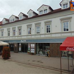 Obchodný priestor na prenájom v lukratívnej polyfunkčnej budove na námestí v Poprade