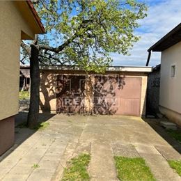 4 izb.RD 128 m2, pozemok 2748 m2 Močenok