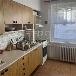 4 izb.RD 128 m2, pozemok 2748 m2 Močenok