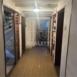 4 izb.RD 128 m2, pozemok 2748 m2 Močenok