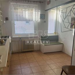 4 izb.RD 128 m2, pozemok 2748 m2 Močenok