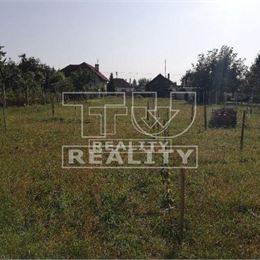 Slnečný pozemok v obci Potvorice 7km od diaľnice