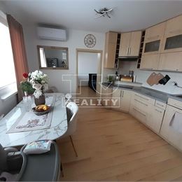 IBA U NÁS 3-IZBOVÝ BYT HLOHOVEC 83m2 + 16m2 terasa