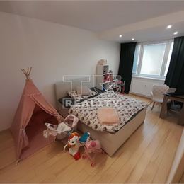 IBA U NÁS 3-IZBOVÝ BYT HLOHOVEC 83m2 + 16m2 terasa